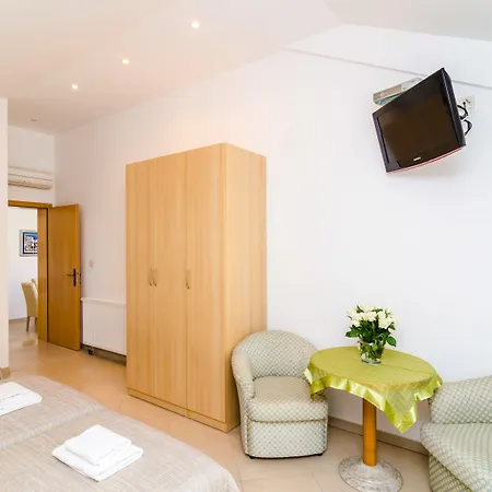 萨布利诺公寓 米利尼