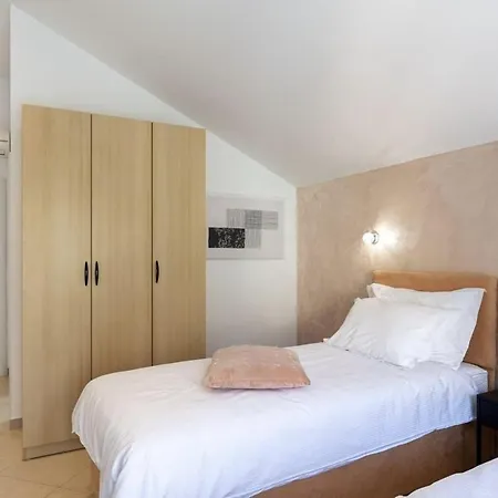 Apartment Subrenum Mlini