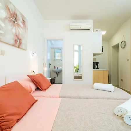 Apartment Subrenum Mlini